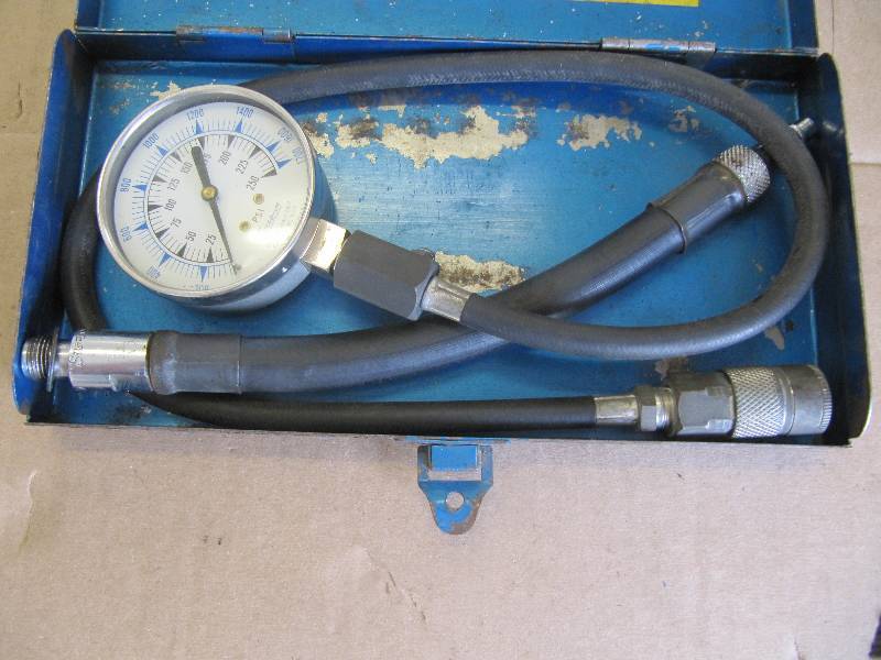 lot 526 image: Snap-On Compression Gauge  (Shop Tools)