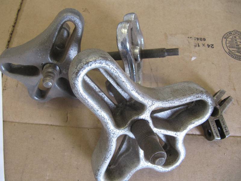 lot 527 image: OTC 518 & New Britain R-128  Gear Pullers and Steering Wheel Removers  (Shop Tools)