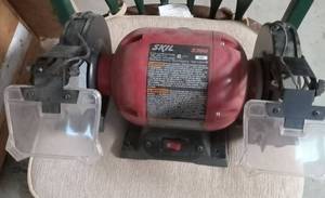 lot 45735 image: Skil 3380 6-inch Bench Grinder 120V  (Tested Powers on and Grinding lights work) - Retail $75
