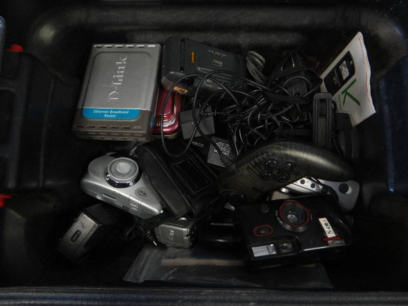 lot 4625 image: Large lot of cameras