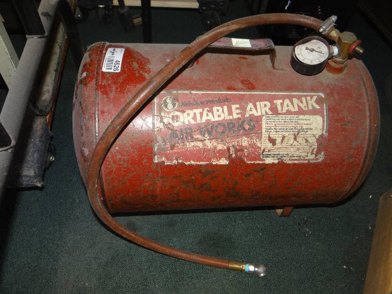 lot 4626 image: Portable Air Tank 4 gallon