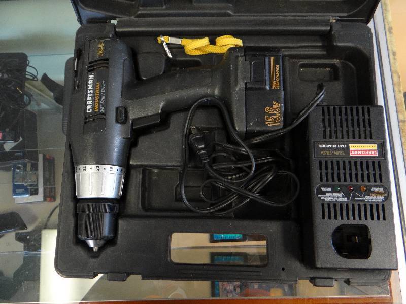 lot 4651 image: Craftsman Cordless Drill 15.6 volt w battery and charger