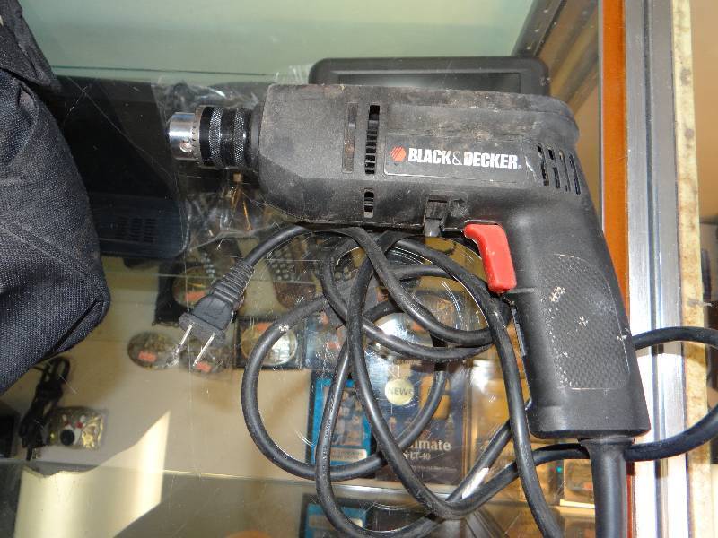 lot 4656 image: Blacker & Decker impact drill w bag