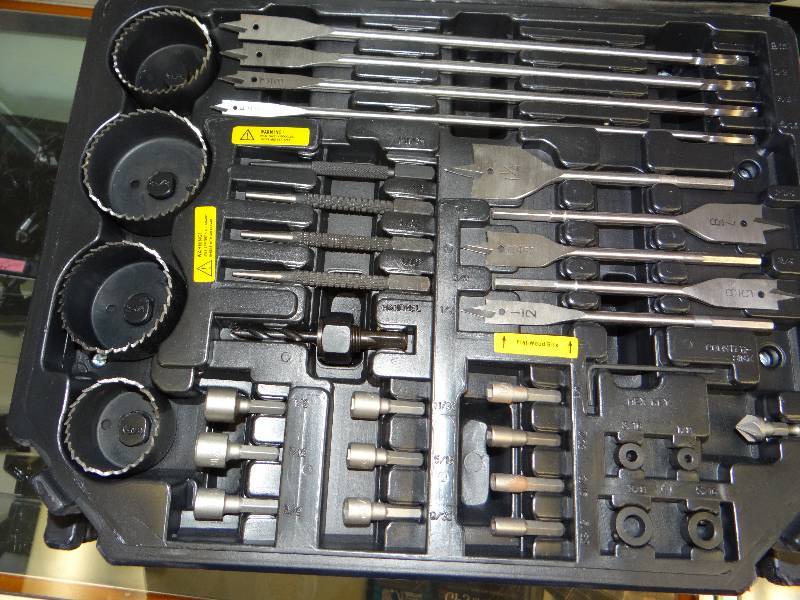 lot 4658 image: Large case filled with Global Machinery Company drills bits BRAND NEW
