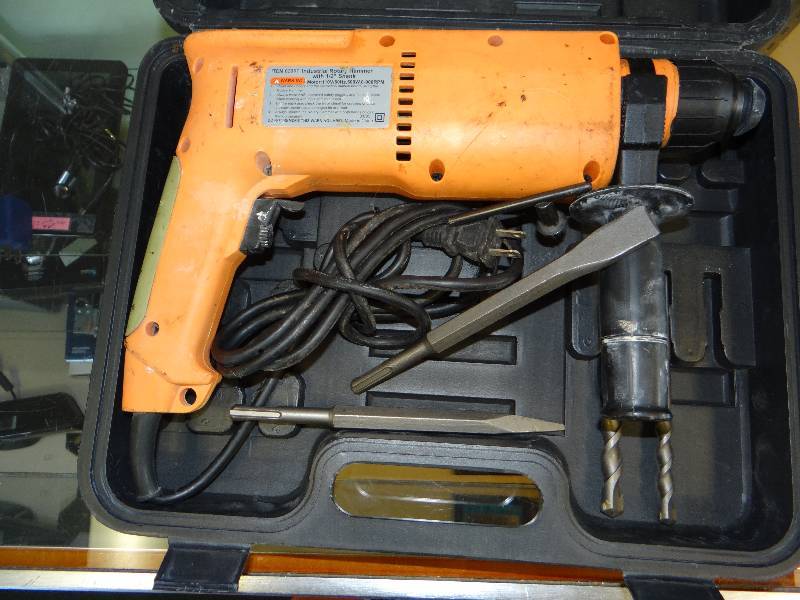 lot 4660 image: Chicago Electric Impact drilldriver