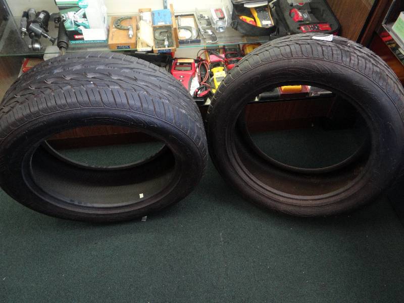 lot 4668 image: 2 Toyo tires size 25550 R19 like new less than 100 miles ran