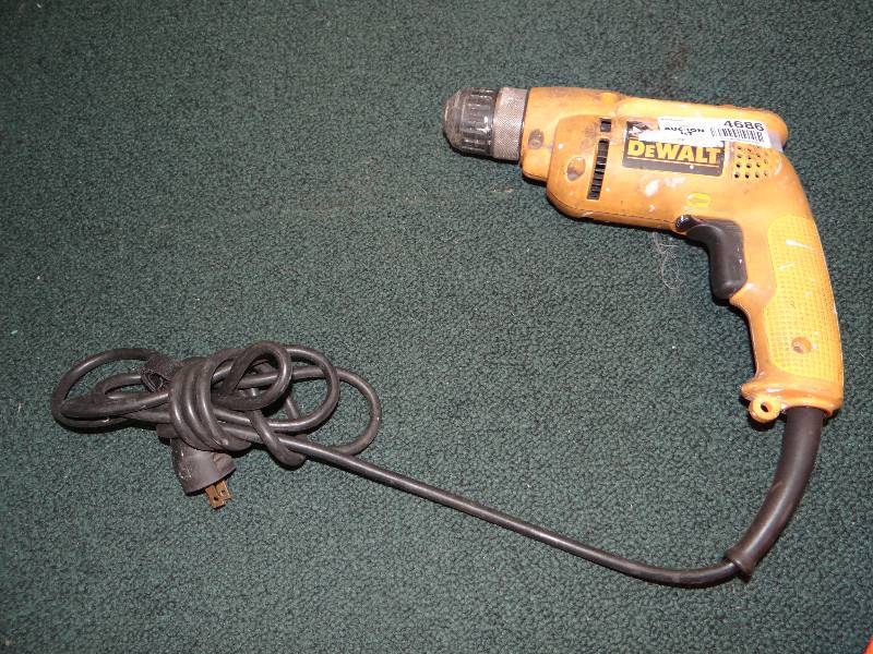 lot 4686 image: dewalt vsr drill