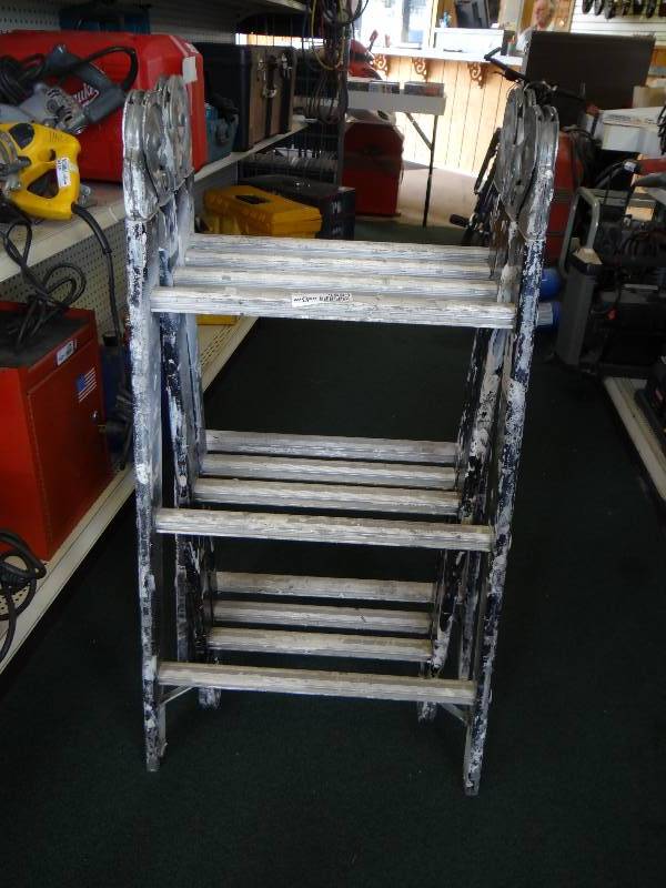 lot 4694 image: 12.7 foot alluminum extension ladder