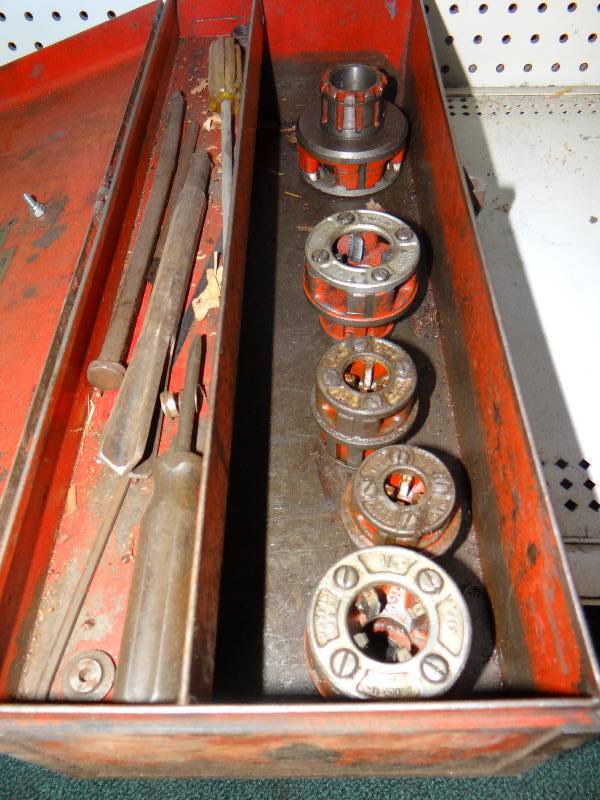 lot 4699 image: Tool box w parts