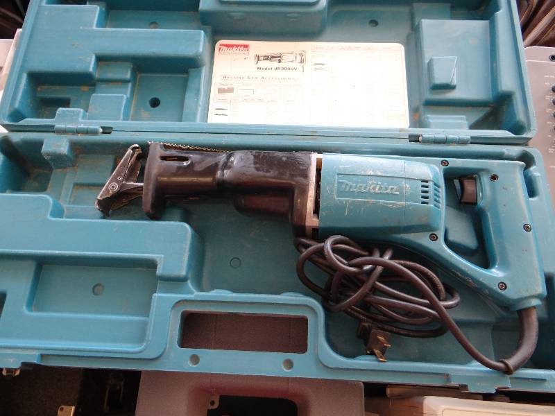 lot 4706 image: Makita reciprocating saw