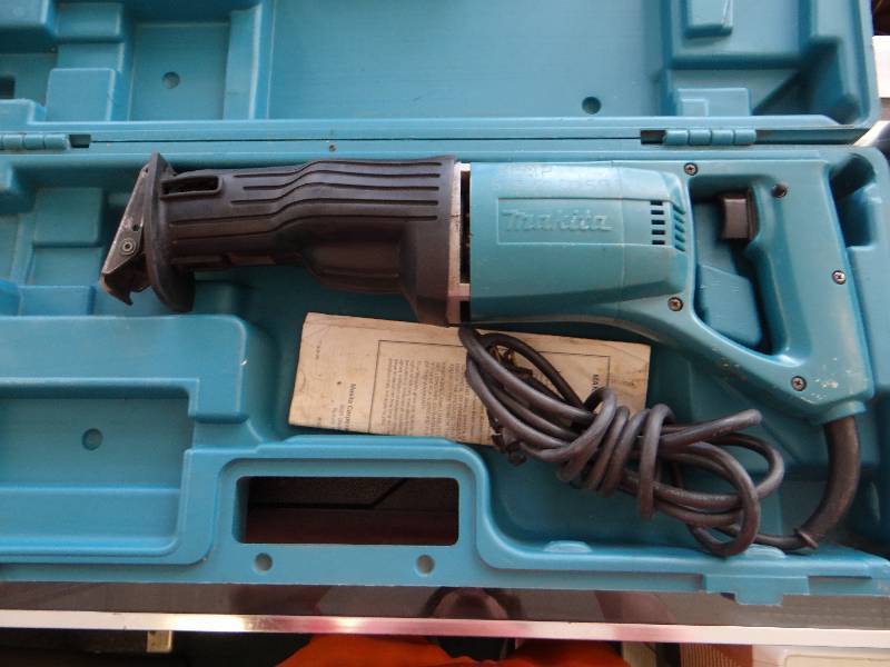 lot 4709 image: Makita reciprocating saw