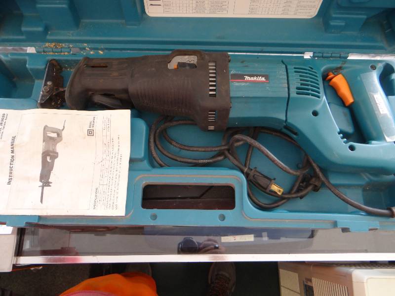 lot 4711 image: Makita reciprocating saw