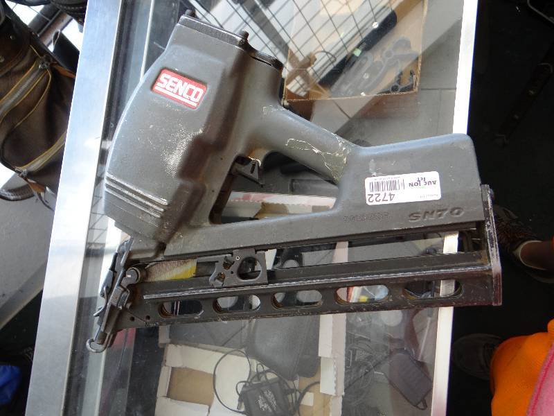 lot 4722 image: Senco nail gun