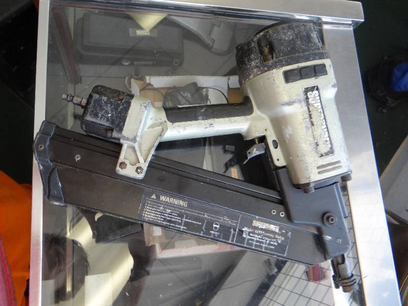 lot 4724 image: Surebonder nail gun