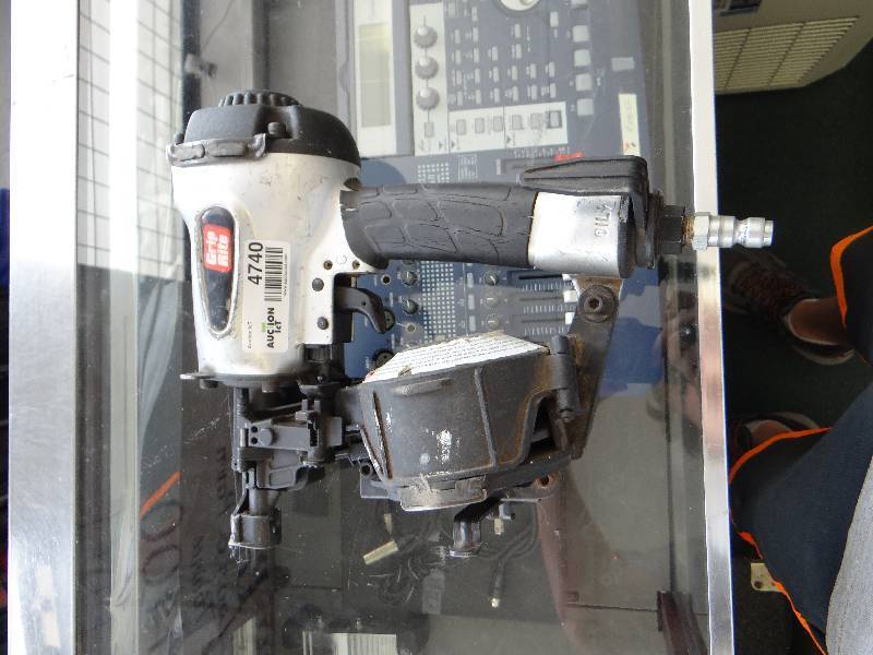 lot 4740 image: Grip rite nail gun