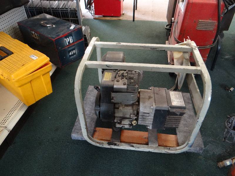 lot 4744 image: Briggs and Stratton generator