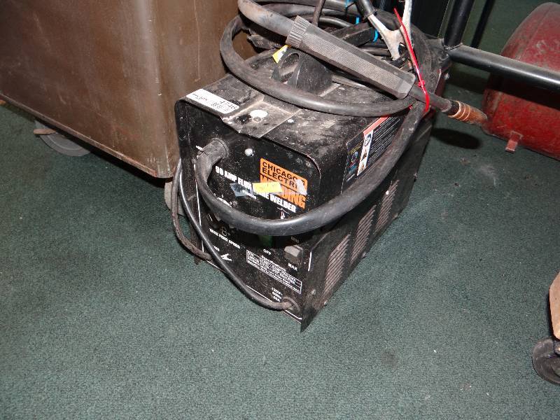 lot 4746 image: Chicago electric 90 amp flux wire welder