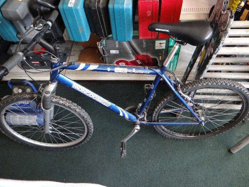 lot 4747 image: Mongoose pro bike
