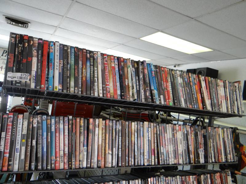 lot 4753 image: Large lot of DVDs