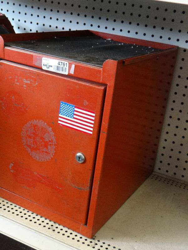 lot 4761 image: Vertical tool box w pull out storage comes with key