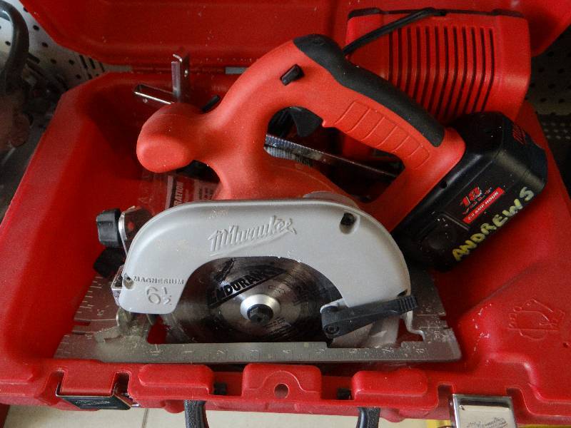 lot 4767 image: Milwaukee circular saw 18 volt