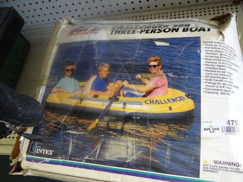 lot 4792 image: Challenger 300 3 person boat 91 inch x 51 inch