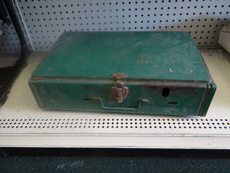 lot 4793 image: Coleman camping stove