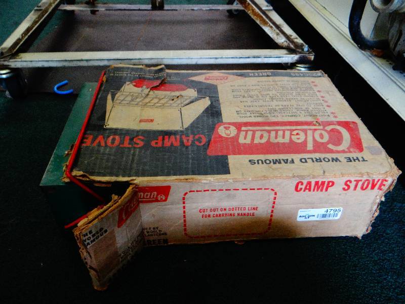 lot 4795 image: Coleman camping stove