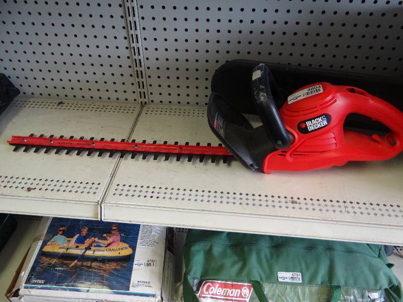 lot 4804 image: Black & Decker hedge trimmer