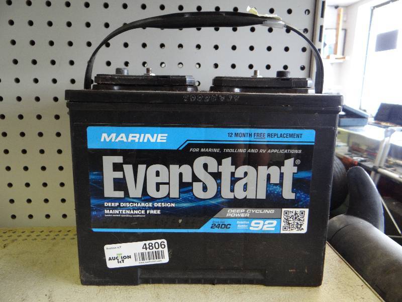 lot 4806 image: 12 Volt Marine EverStart battery