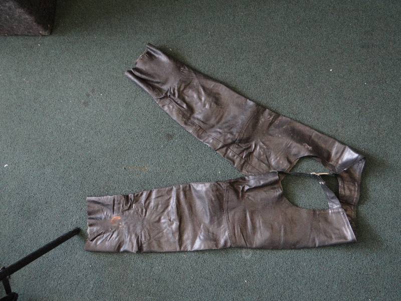 lot 4809 image: Biker gear & womens Harley Davidson leather biker pants size 4214