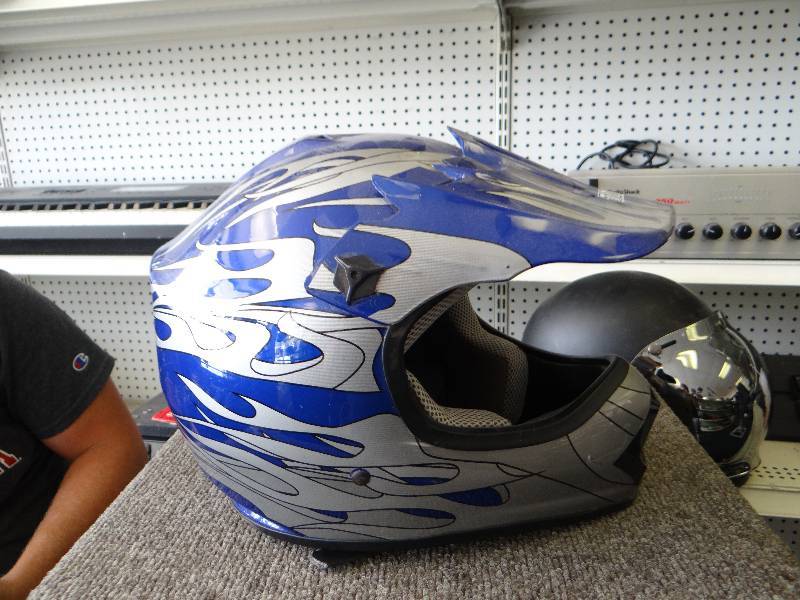 lot 4811 image: Size large mens dirt bike helmet