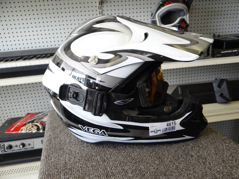 lot 4815 image: Vega dirt bike helmet w goggles