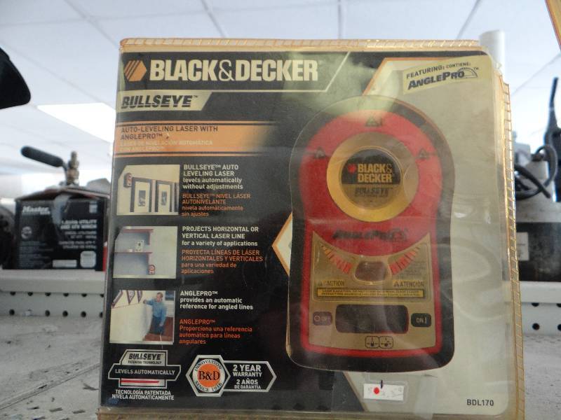 lot 4816 image: Black & Decker leveling laser