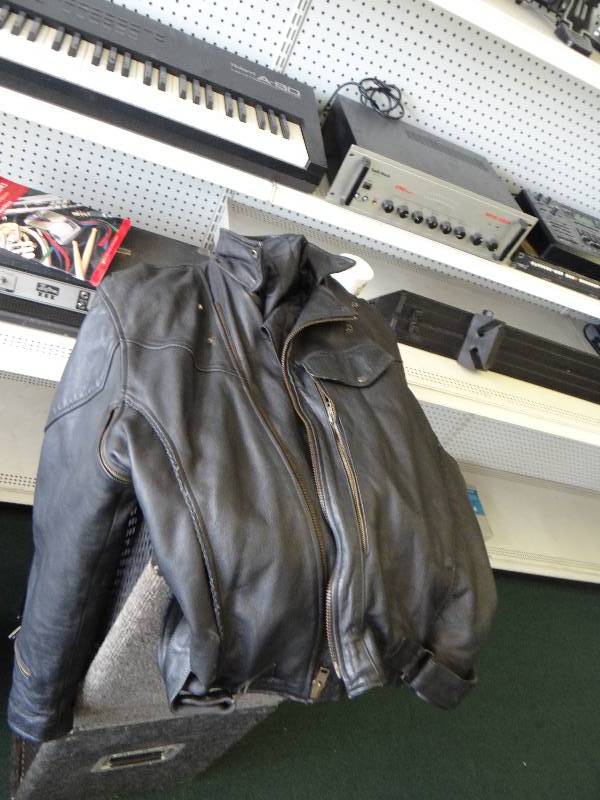 lot 4828 image: Size 56 Beavers Den Leather jacket
