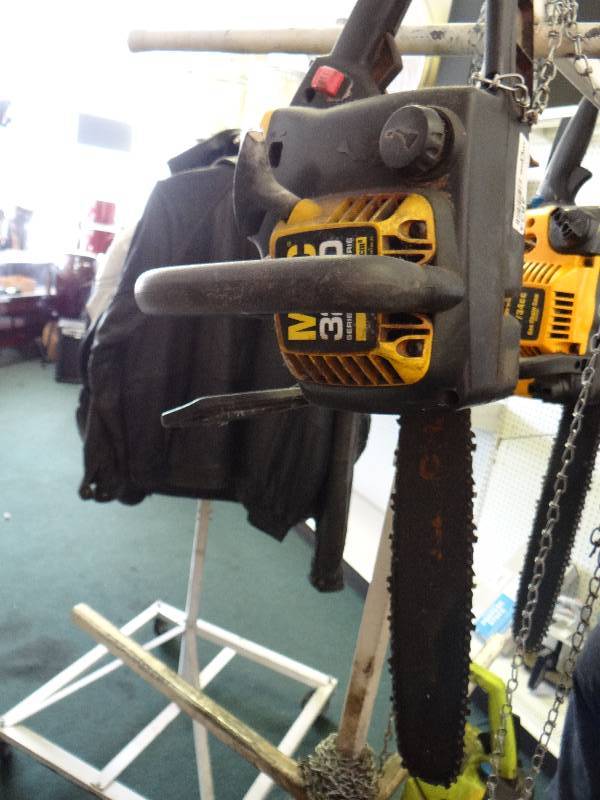 lot 4834 image: Mac 3200 series chain saw