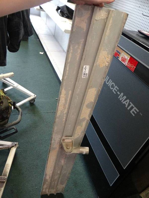 lot 4842 image: Concrete pull float