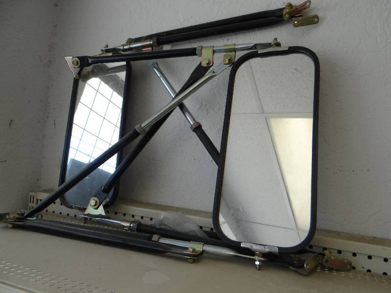 lot 4870 image: 2 side mirrors