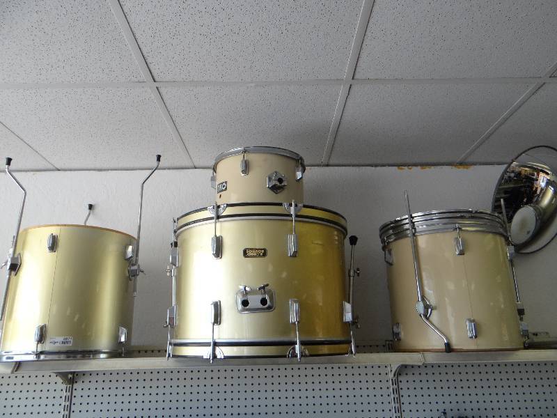 lot 4871 image: 4 piece drum set