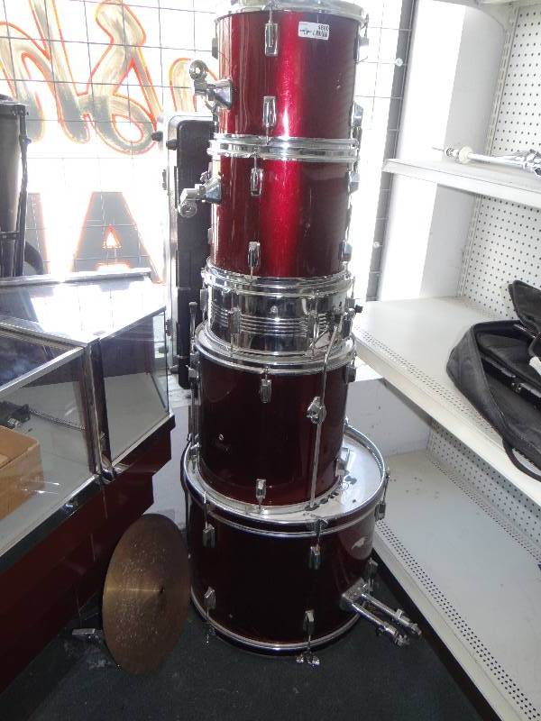 lot 4880 image: 4 piece sound source drum set & pearl snare drum