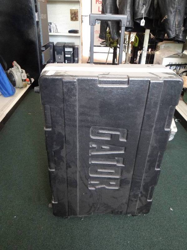 lot 4881 image: Gator instrument case on wheels