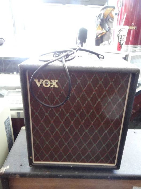 lot 4882 image: Vox guitar amp 23 amp