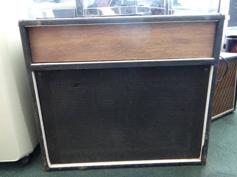 lot 4883 image: Large speaker