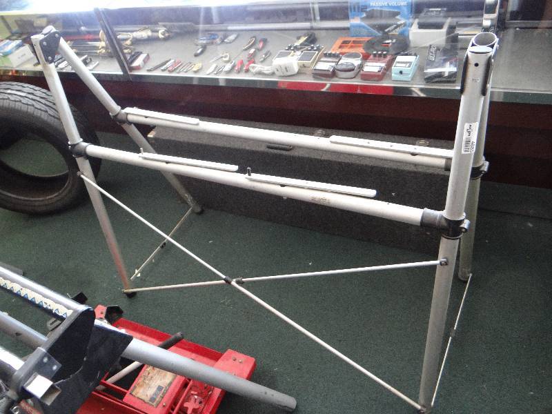 lot 4885 image: Keyboard stand