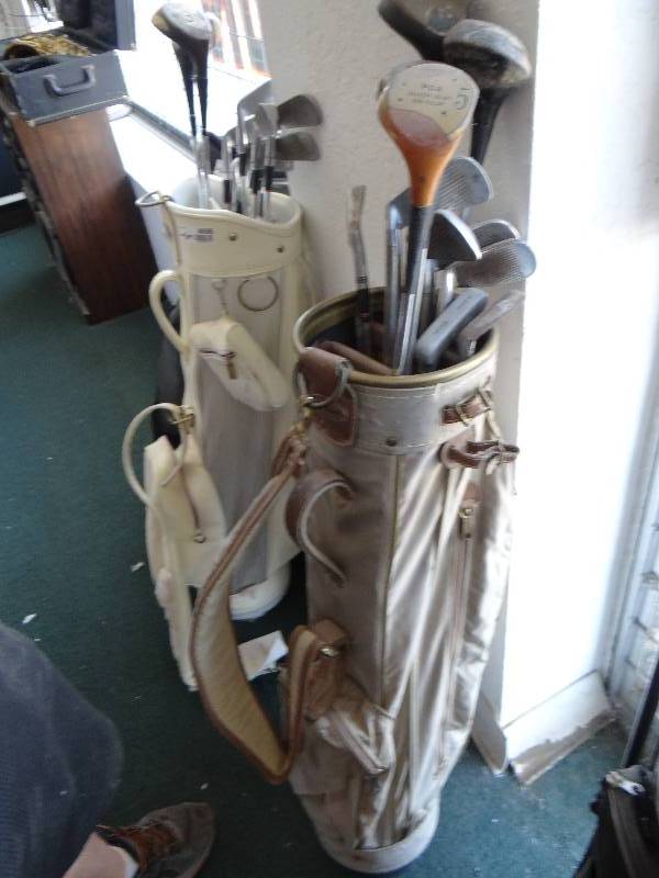 lot 4897 image: Miller golf bag w clubs