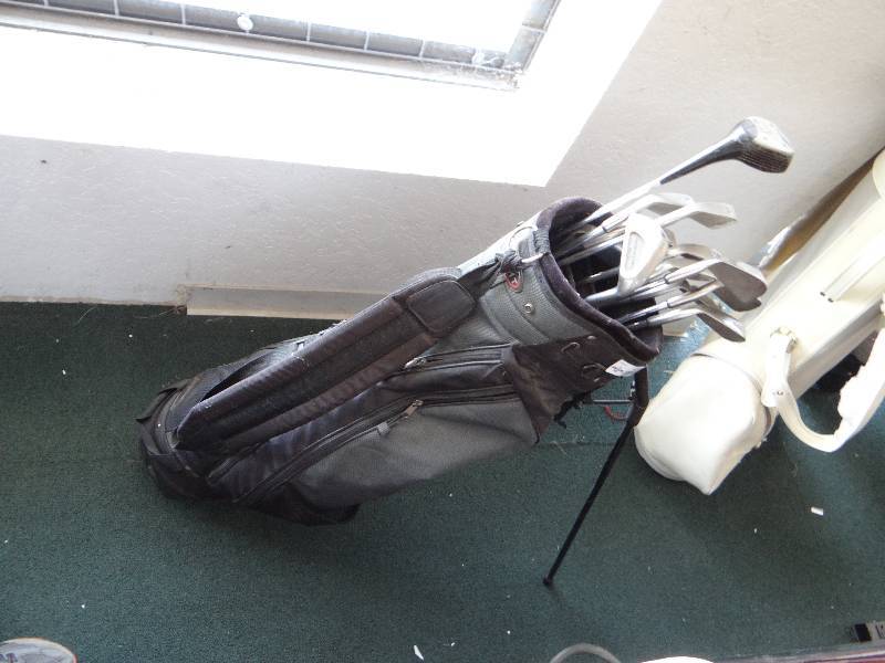 lot 4899 image: Knight golf club bag w clubs