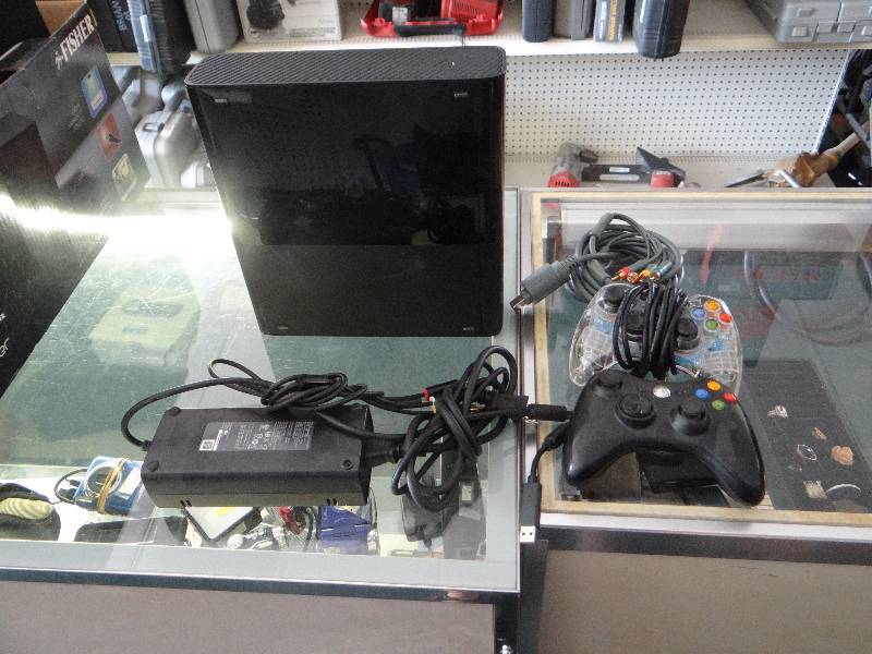 lot 4920 image: Xbox 360 w controller & power cord