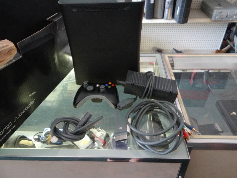 lot 4921 image: Xbox 360 w controller & power cord