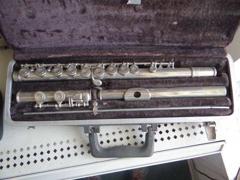 lot 4926 image: Bundy flue in case