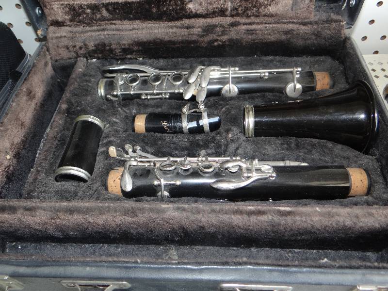 lot 4928 image: Clarinet in case